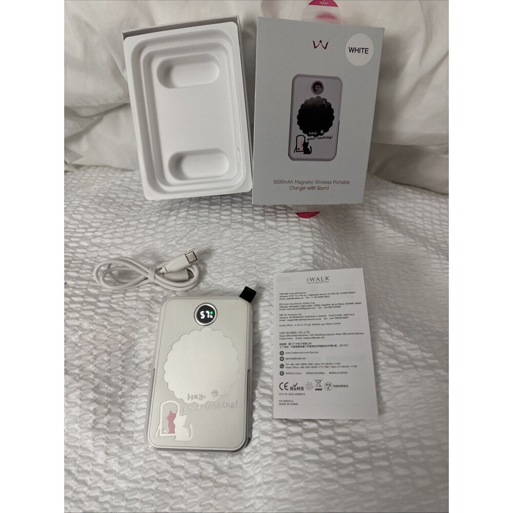 iWalk 5000mAh Magnetic Wireless Portable Charger With Stand White